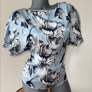 Dress Forum woman’s/girls Light Blue Floral Satin short sleeve Blouse S